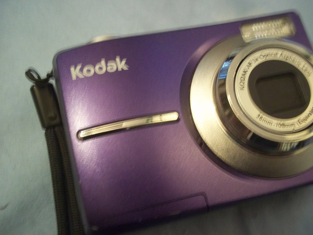 Kodak Easyshare C913 9.2 MP Digital Camera with 3xOptical Zoom